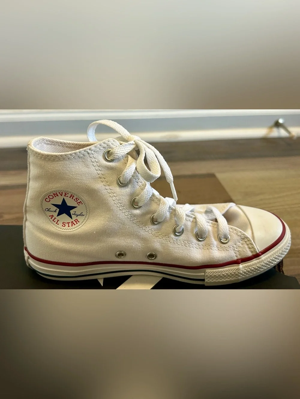 Classic White Converse Chuck Taylor All Star High Tops (Youth 3 / Women 5) EUC